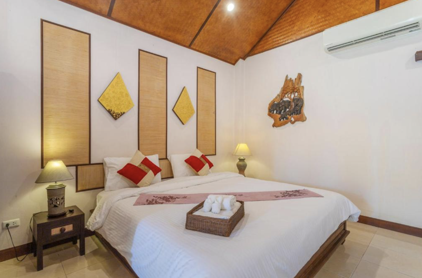 Standard king bedroom bungalow at Sirichan
