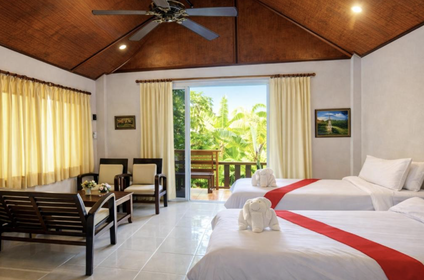 Shared twin room bungalow at Sirichan